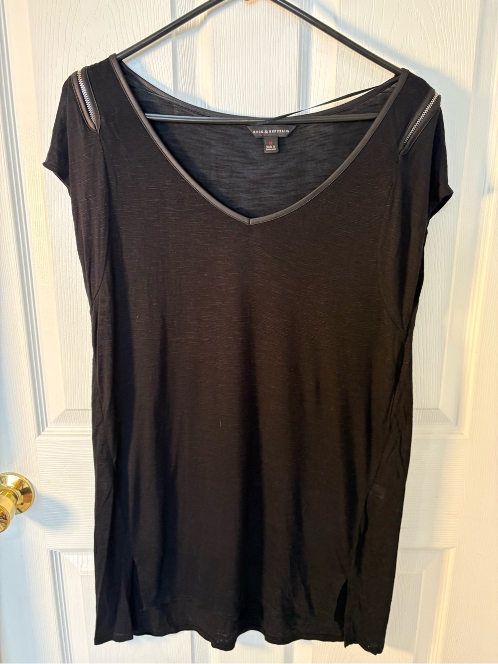 Rock & Republic Black V-Neck Tunic with Shoulder Zip Accents - Picture 6 of 6